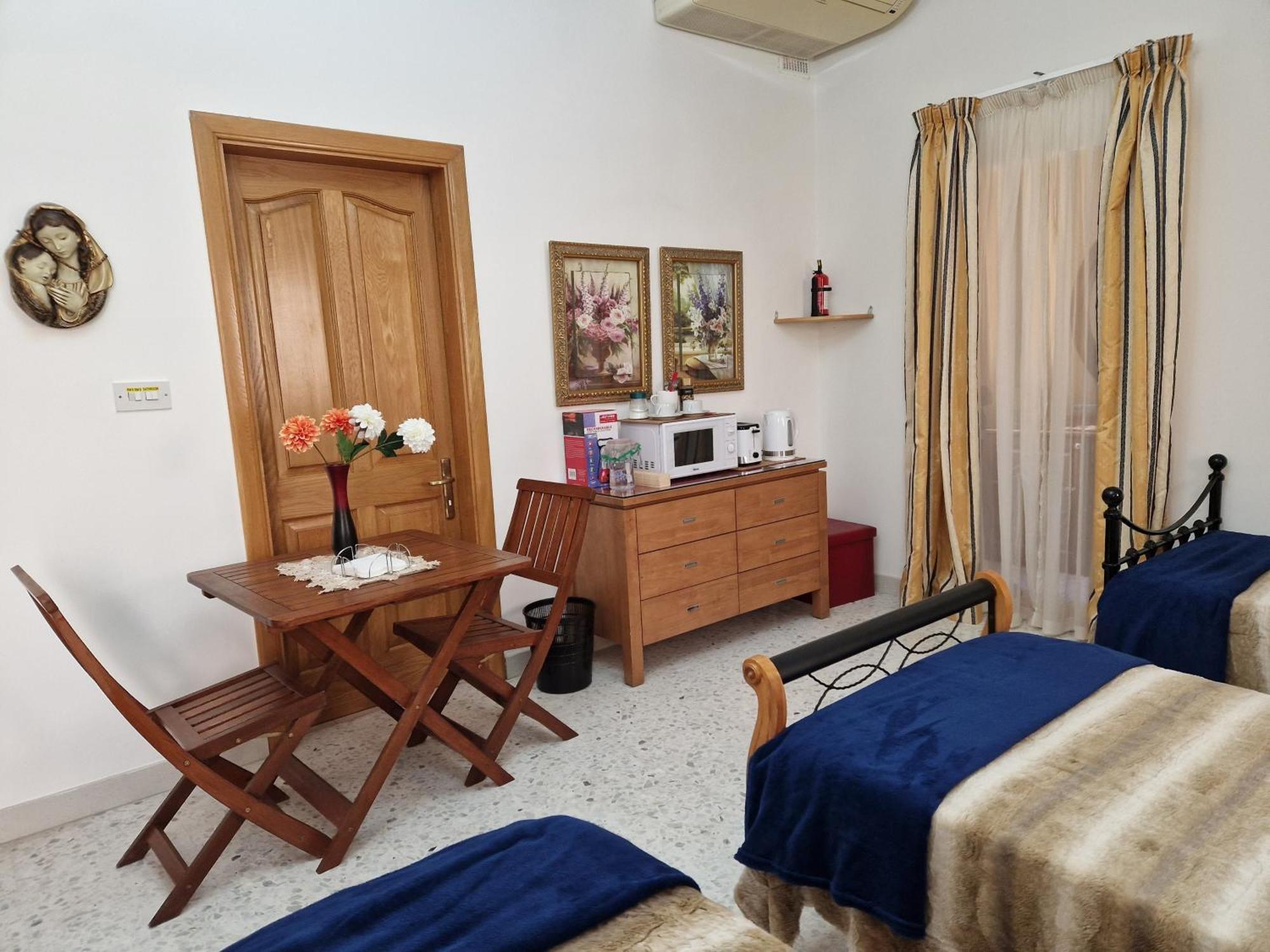 Saracini'S Homestay Attard Zewnętrze zdjęcie